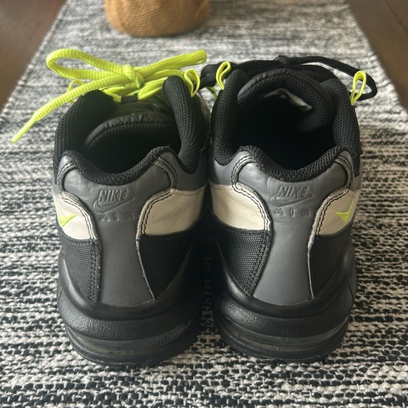 Nike Air Max 95 black volt, Black/Volt/Anthracite/Smoke Grey size 6.5 youth - Picture 2 of 6